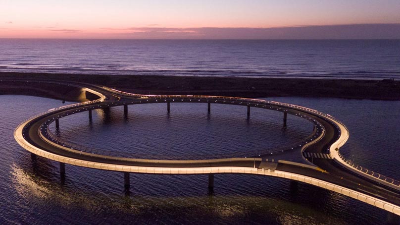 Мечта каждого эстета-автомобилиста находится в Уругвае! Laguna Garzon Bridge