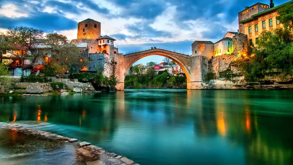 Мостар (Босния и Герцеговина) — последний почти полностью разрушенный и восстановленный город Европы